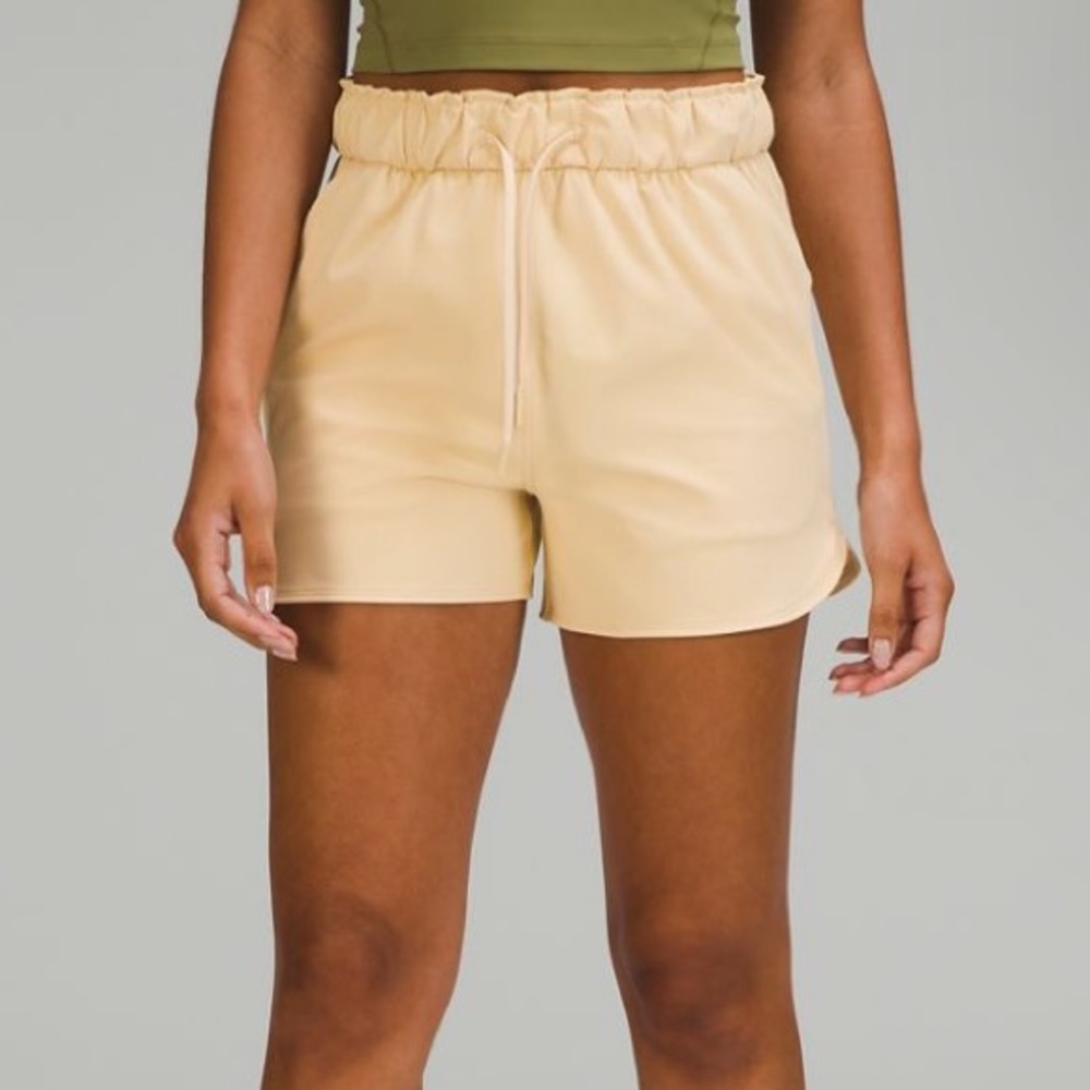 Lululemon Stretch Luxtreme High-Rise short 3.5 inches